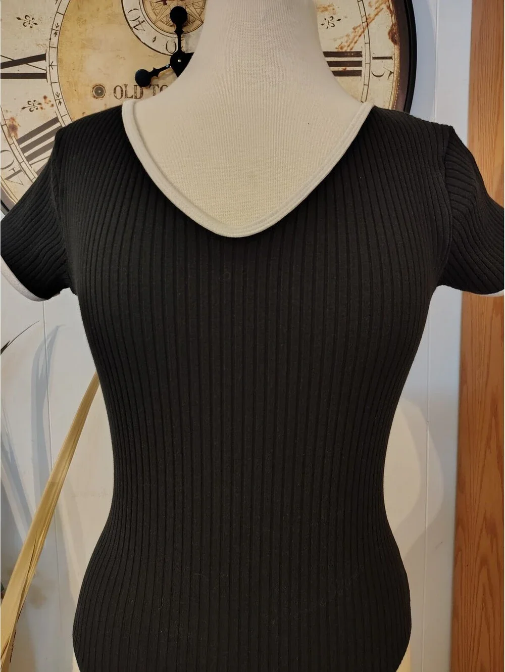 Vintage Express Women's Black Ribbed V-Neck Bodysuit, M
